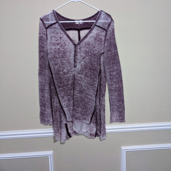 Maroon Distressed Waffle Flowy Long Sleeve V Neck Top - Picture 5 of 5